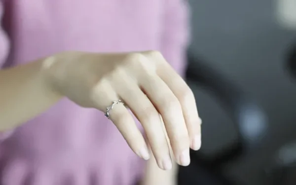 Sterling silver leaf branch ring with delicate, interconnected leaves.