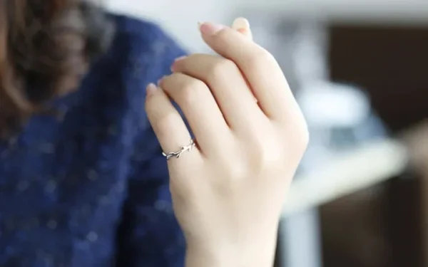 Sterling silver leaf branch ring with delicate, interconnected leaves.