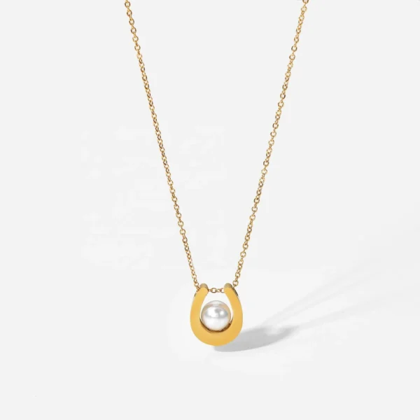 U-shaped pearl pendent with link chain