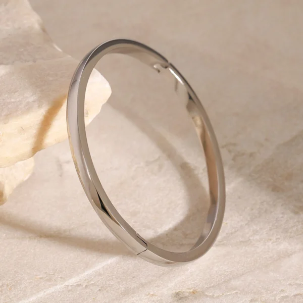 High-Polish Curved Clasp Bangle Bracelet