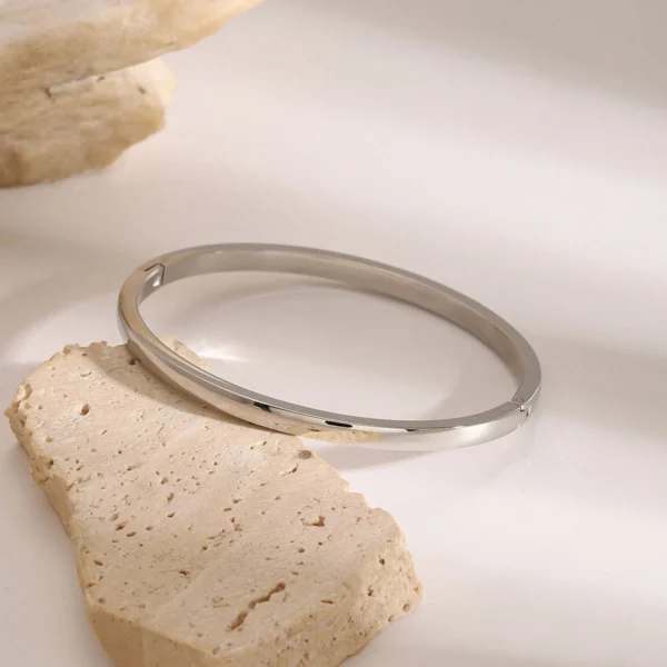 High-Polish Curved Clasp Bangle Bracelet